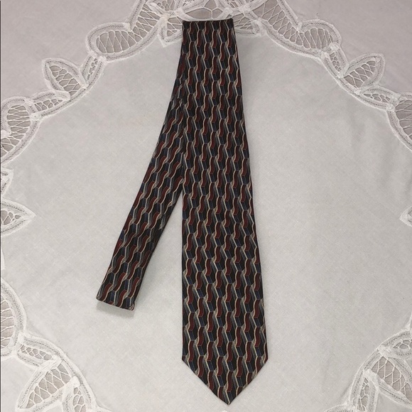 VAN HEUSEN Silk Tie Burgundy Blue Gray 52” Long x 3” Wide - Picture 8 of 8